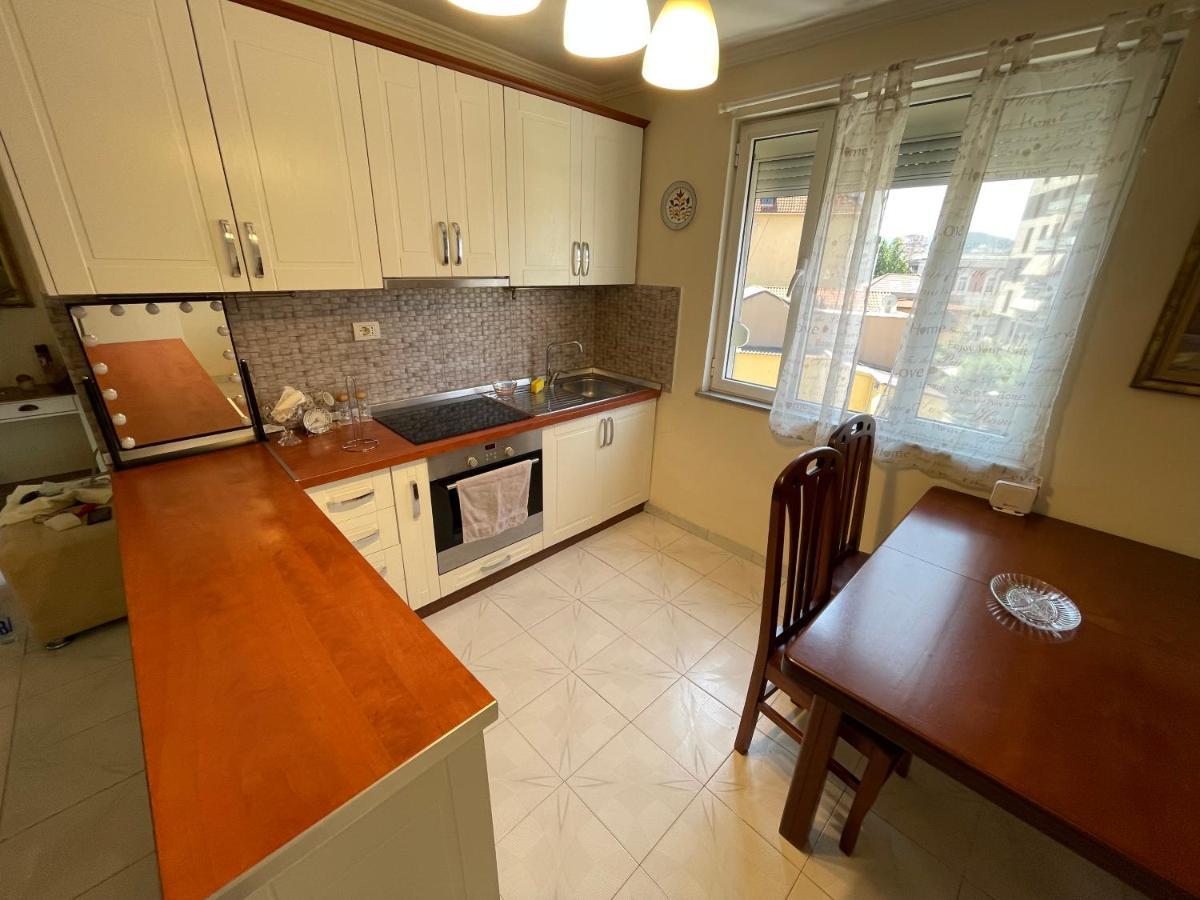 Tirana Flora Center Apartment Buitenkant foto